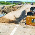 Persisten grietas en la Circunvalación de Baní tras tormenta