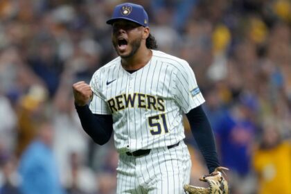 Mets refuerzan rotación con Freddy Peralta en intercambio con Brewers