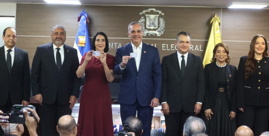 JCE inicia entrega de nuevas cédulas de identidad en RD