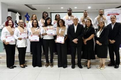 INFOTEP certifica a 300 trabajadores de zonas francas en SDE