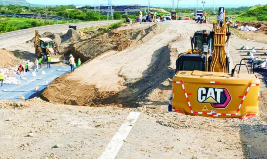 Persisten grietas en la Circunvalación de Baní tras tormenta