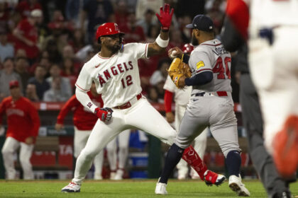 MLB multa a Reynaldo López con 400,000 dólares tras pelea