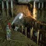 Bomberos controlan fuga de gas tras deslizamiento en asilo de Santiago