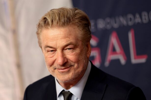 Alec Baldwin evalúa su retiro tras el caso fatal en “Rust”