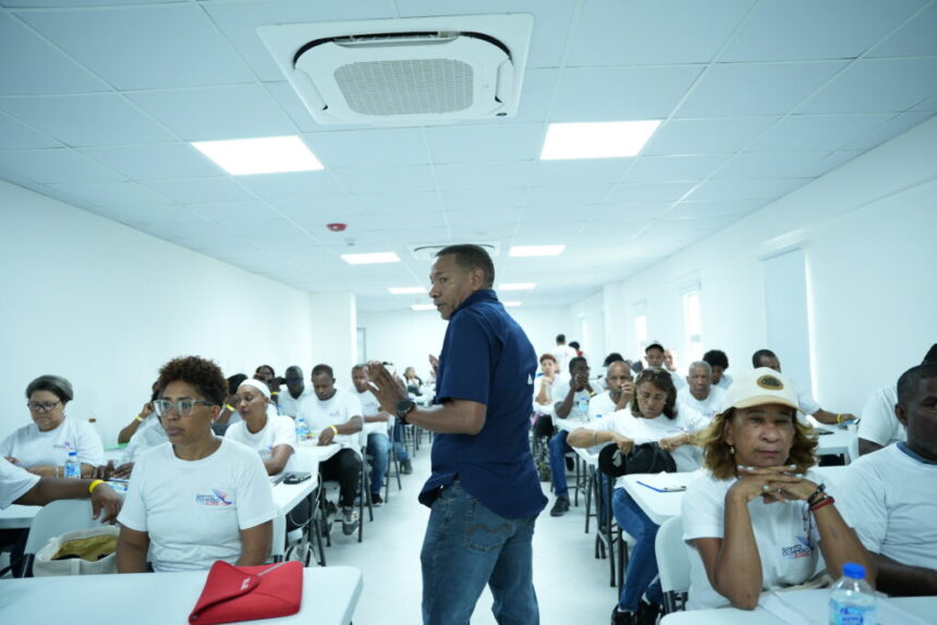 Más de 900 técnicos capacitados para Santo Domingo 2026