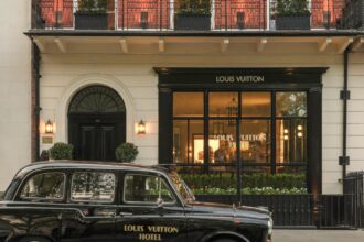 Louis Vuitton abre hotel efímero en Mayfair para celebrar el Monogram