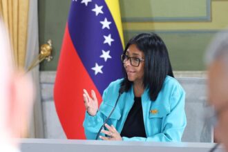 Parlamento Europeo mantiene veto a Delcy Rodríguez para la Cumbre