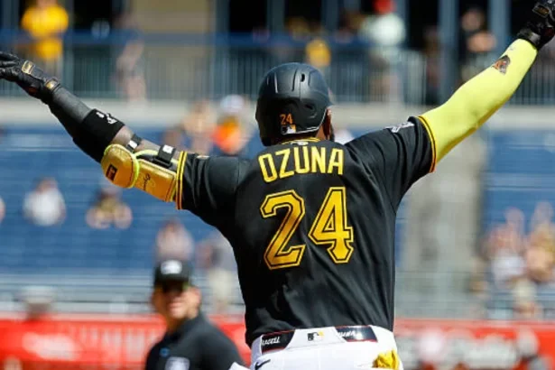 Marcell Ozuna conecta 300 jonrones en Grandes Ligas