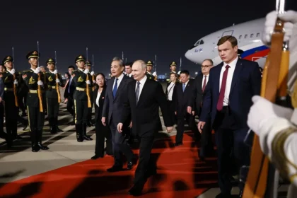 Putin y Xi Jinping se reúnen en Pekín para fortalecer alianza
