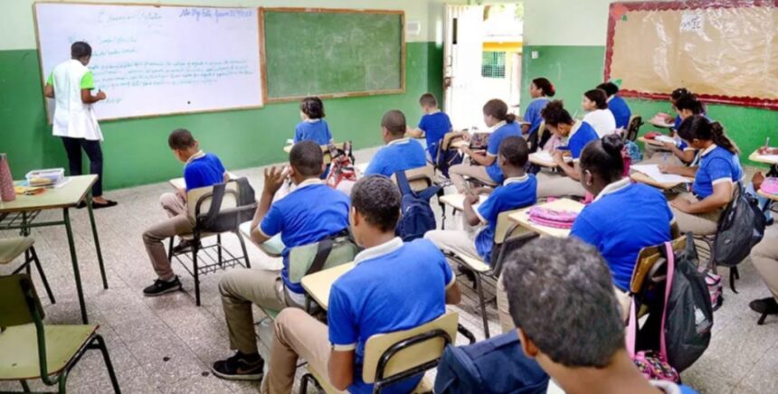 Abinader crea comisión para transformar la educación en RD