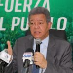 Leonel Fernández aborda economía y seguridad en “La Voz del Pueblo”