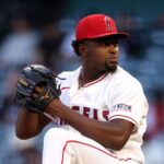 José Soriano lidera ranking latino de lanzadores MLB por sexta semana