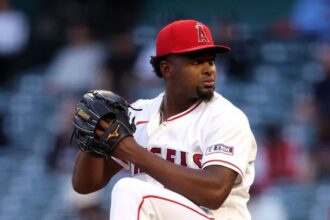 José Soriano lidera ranking latino de lanzadores MLB por sexta semana