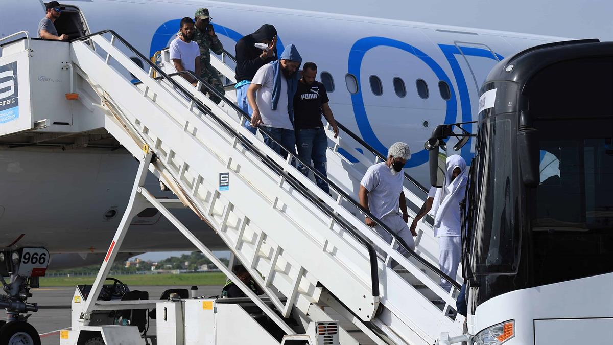 Oposición exige transparencia en acuerdo de deportados con EE UU