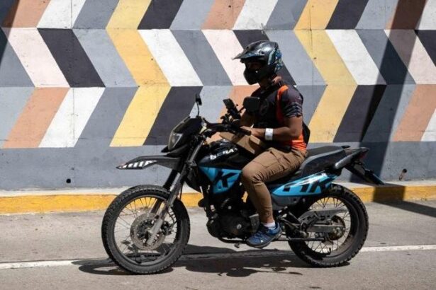 Cae 5.4% la fuerza laboral venezolana en Chile en 2026
