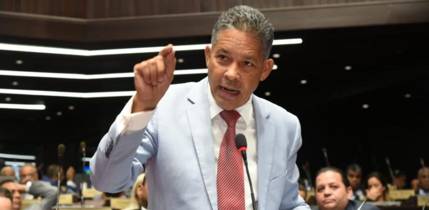 Eugenio Cedeño pide a Abinader ordenar el PRM y evitar divisiones