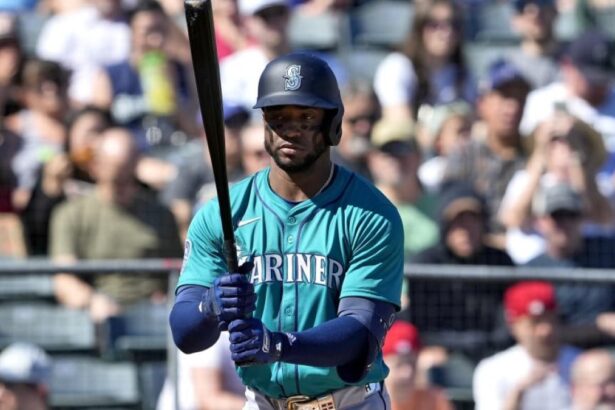 Marineros activan a Víctor Robles; Connor Joe a Triple-A