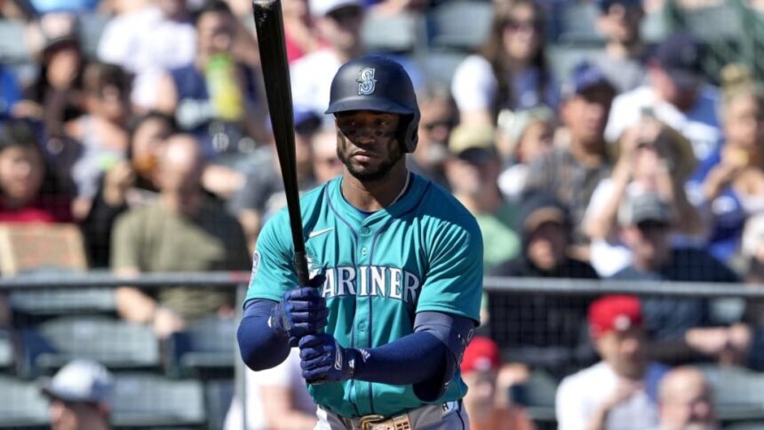 Marineros activan a Víctor Robles; Connor Joe a Triple-A
