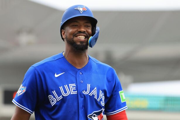 Eloy Jiménez es agente libre tras salir de Azulejos de Toronto