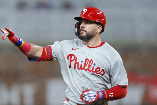 Kyle Schwarber sigue fuera de Filis por enfermedad