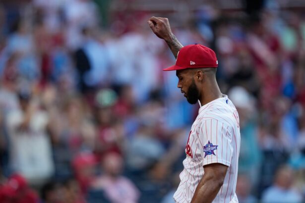 Cristopher Sánchez rompe récord de entradas sin carreras en MLB