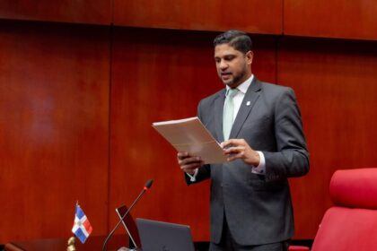 Gustavo Lara descarta propuesta de nuevos impuestos en el Senado