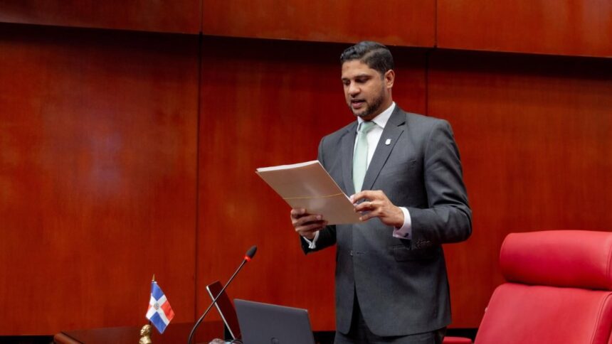 Gustavo Lara descarta propuesta de nuevos impuestos en el Senado