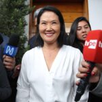 Keiko Fujimori aventaja por mínimo margen en conteo en Perú