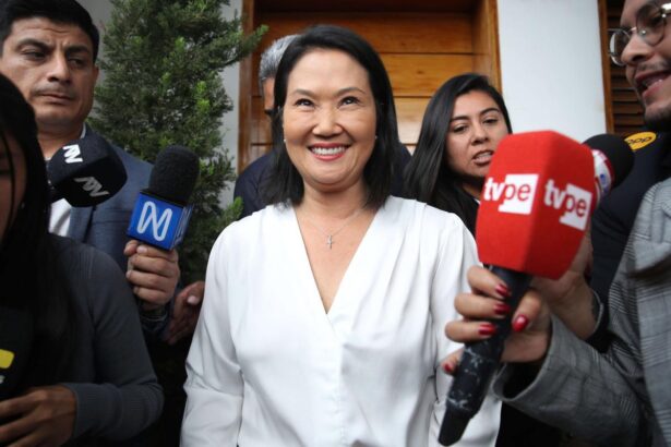Keiko Fujimori aventaja por mínimo margen en conteo en Perú