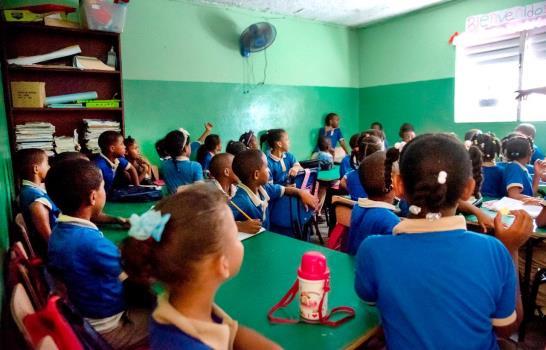 Colectivo rechaza ampliar año escolar y pide mejoras educativas