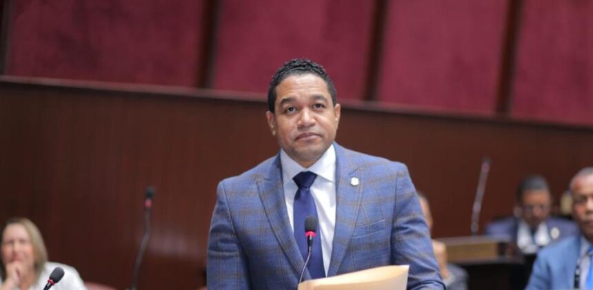 Diputado Rafael Pérez renuncia a Fuerza del Pueblo en Pedernales
