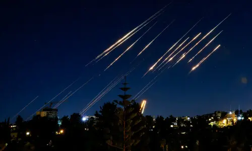 Irán lanza misiles contra Israel en respuesta a ataque en Beirut