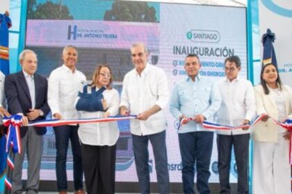 Abinader inaugura hospitales y anuncia nuevas obras en Santiago