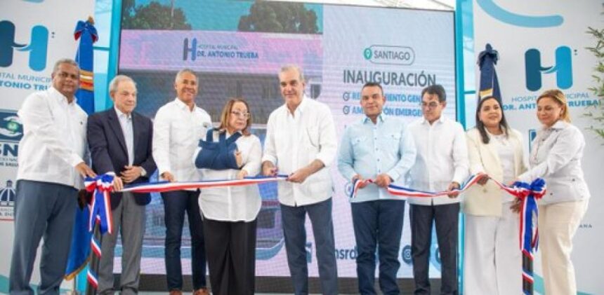 Abinader inaugura hospitales y anuncia nuevas obras en Santiago