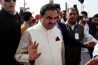 Juez de EE. UU. exige al DOJ explicar retiro de cargos a Adani