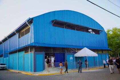 Gobierno inaugura techados en clubes deportivos de Santo Domingo