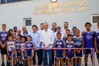 Abinader inaugura Club Deportivo El Millón Yireh renovado