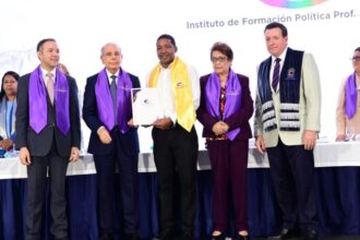 PLD gradúa a 700 en Programa de Formación Política