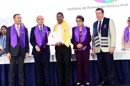 PLD gradúa a 700 en Programa de Formación Política