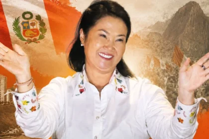 Keiko Fujimori asume la presidencia de un Perú polarizado